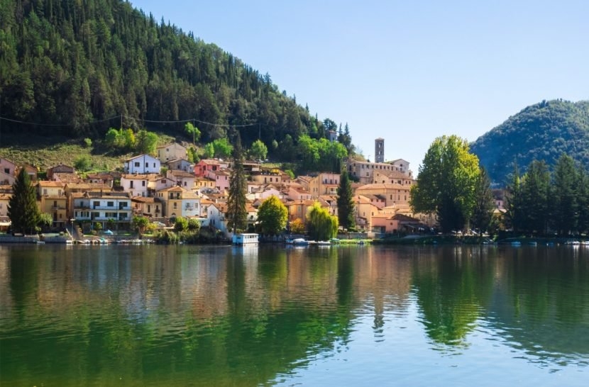 Oasi di Pace in Umbria: Scopri le Spiagge e le Acque Cristalline nel 2023